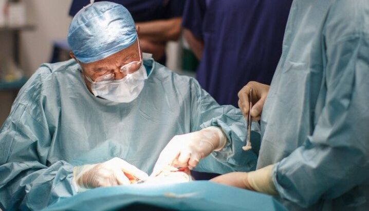 Chirurgický zákrok na odstránenie sklovca oka (vitrektómia)